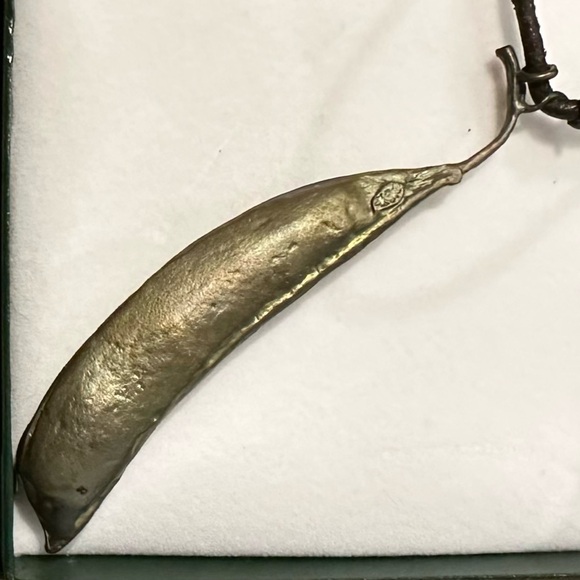 Michael Michaud Pea Pod Necklace - 7 Cultured Pearl Peas - Picture 2 of 7